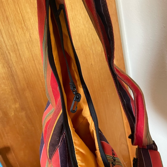 Kavu Purse with zippers and adjustable strap - Picture 9 of 10